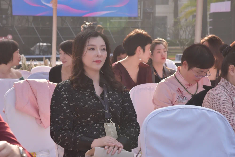 玫瑰铿锵|中国沈酒集团副董事长谢丽荣膺今年酒业卓越女性领导者(图10)